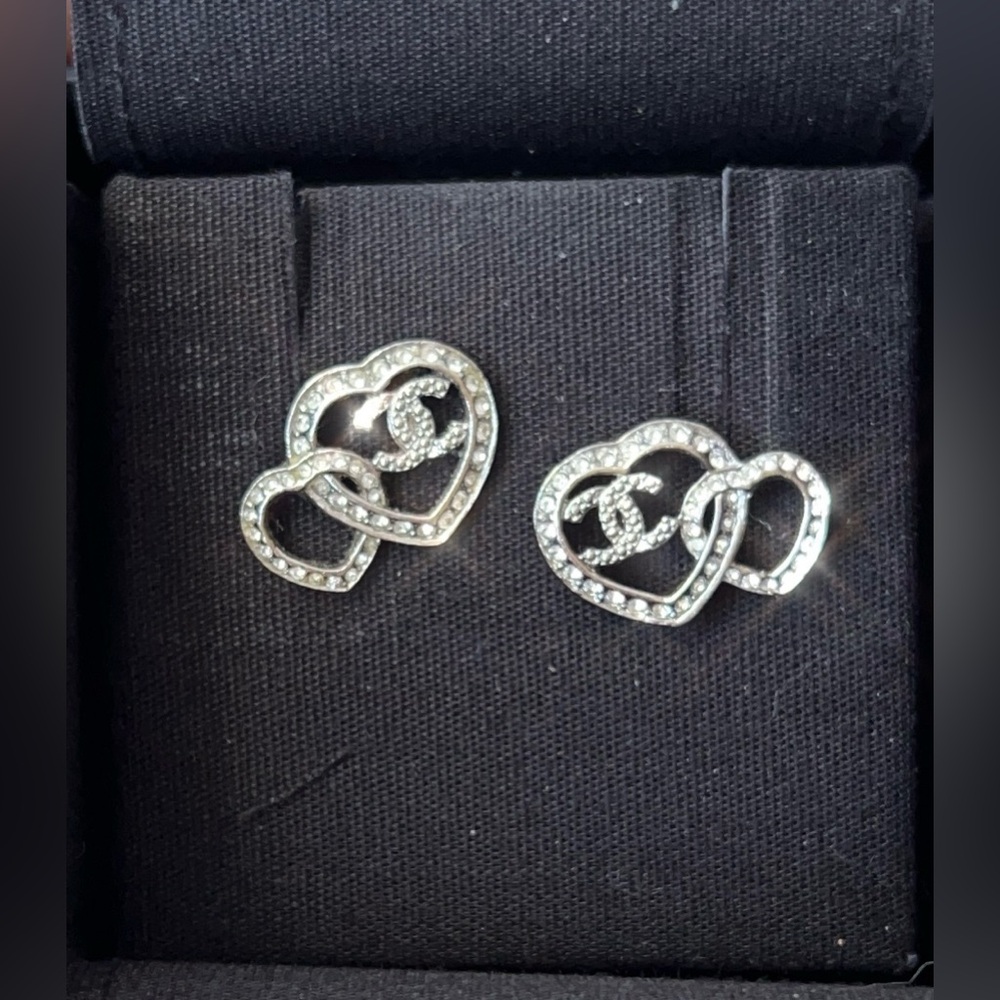 Chanel 2023 Dainty CC Interlocking Heart Crystal Earrings in Silver